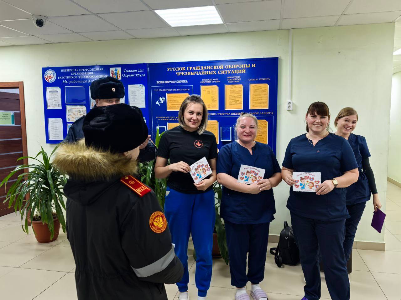 Юидовцы отряда "Кадетский дозор" Минусинского кадетского корпуса совместно с командиром взвода ДПС Госавтоинспекции Минусинска поздравили медиков с наступающим праздником "Днем матери" Юидовцы отряда "Кадетский дозор" Минусинского кадетского корпуса совместно с командиром взвода ДПС Госавтоинспекции Минусинска поздравили медиков с наступающим праздником "Днем матери"