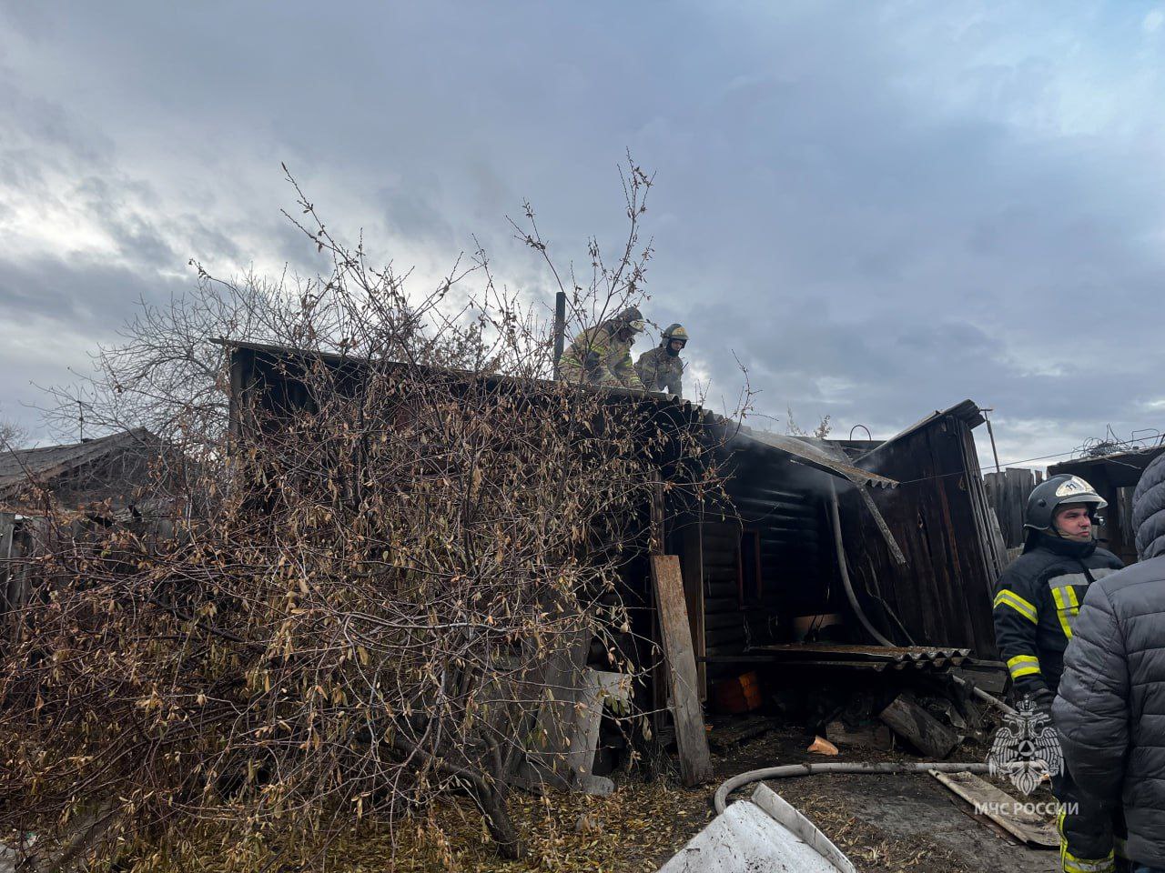 В Минусинске из-за пожара в бане погиб человек