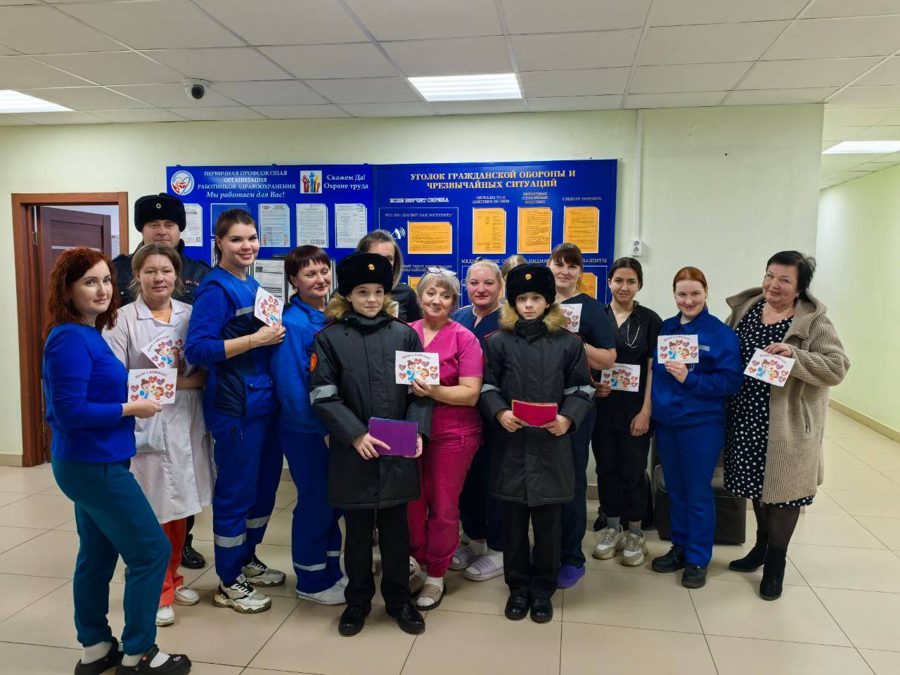 Юидовцы отряда "Кадетский дозор" Минусинского кадетского корпуса совместно с командиром взвода ДПС Госавтоинспекции Минусинска поздравили медиков с наступающим праздником "Днем матери" Юидовцы отряда "Кадетский дозор" Минусинского кадетского корпуса совместно с командиром взвода ДПС Госавтоинспекции Минусинска поздравили медиков с наступающим праздником "Днем матери"