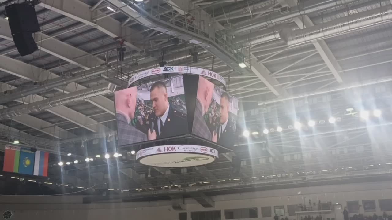 Предложение руки и сердца на игре красноярского ХК «Сокол» сделал сотрудник ИК-6 Сергей Щукин