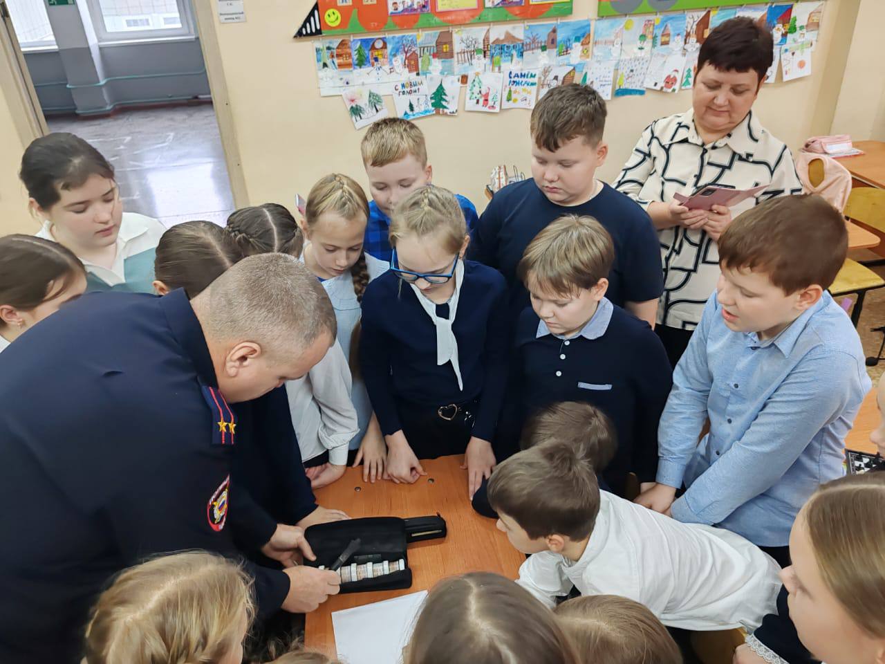 Хотите заглянуть в чемодан криминалиста? Хотите заглянуть в чемодан криминалиста?