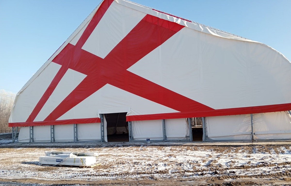 В Шушенском завершается строительство нового футбольного манежа В Шушенском завершается строительство нового футбольного манежа