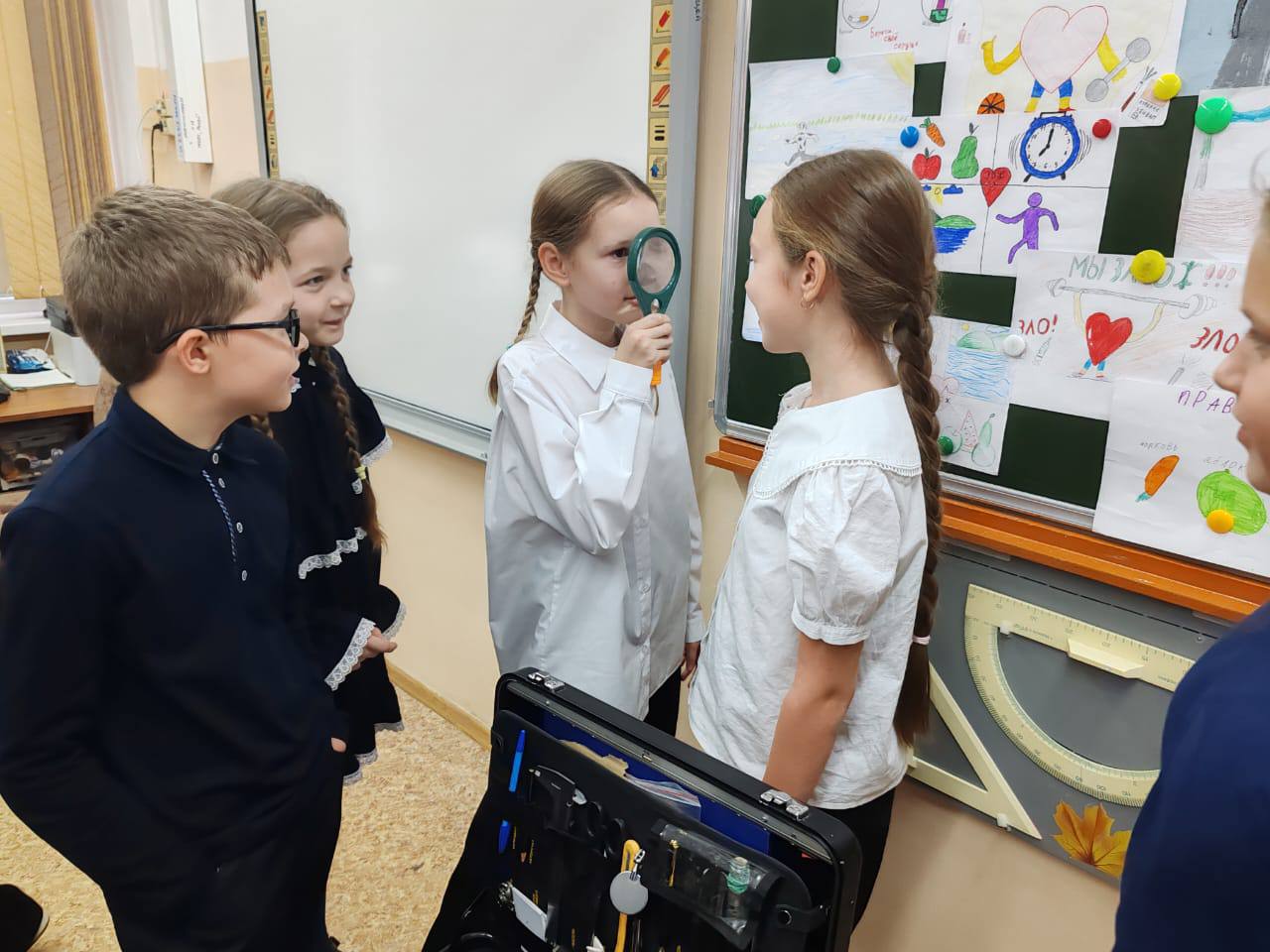 Хотите заглянуть в чемодан криминалиста? Хотите заглянуть в чемодан криминалиста?