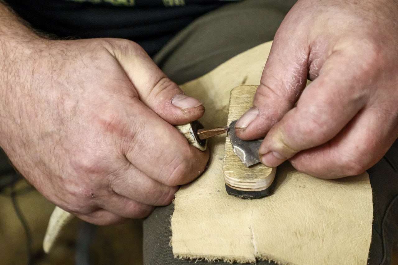 Каменный нож, топор и скребок – самое ценное имущество жителя палеолита Каменный нож, топор и скребок – самое ценное имущество жителя палеолита