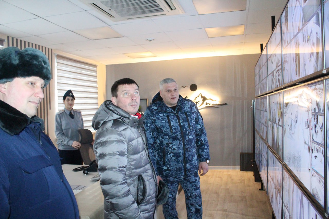 Канскую воспитательную колонию посетил знаменитый российский биатлонист, двукратный олимпийский чемпион Евгений Устюгов Канскую воспитательную колонию посетил знаменитый российский биатлонист, двукратный олимпийский чемпион Евгений Устюгов