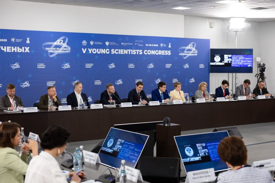 Необходимость усиления мер поддержки молодых ученых как главного ресурса для технологического лидерства России обсудили на заседании профильной комиссии Госсовета под председательством губернатора Михаила Котюкова