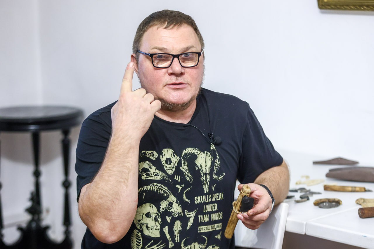 Каменный нож, топор и скребок – самое ценное имущество жителя палеолита Каменный нож, топор и скребок – самое ценное имущество жителя палеолита