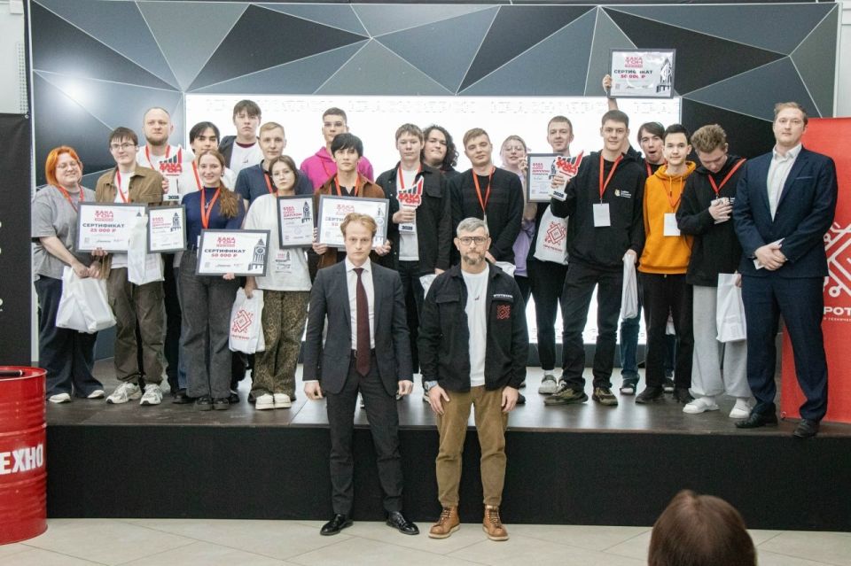 Победителями «IT-Хакатона» от молодежного центра «ПроТехно» стали команды: