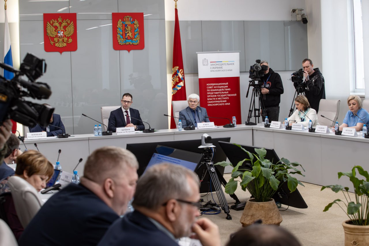 Владислав Зырянов: «Красноярский край может стать лидером в России по цифровизации сельского хозяйства» Владислав Зырянов: «Красноярский край может стать лидером в России по цифровизации сельского хозяйства»