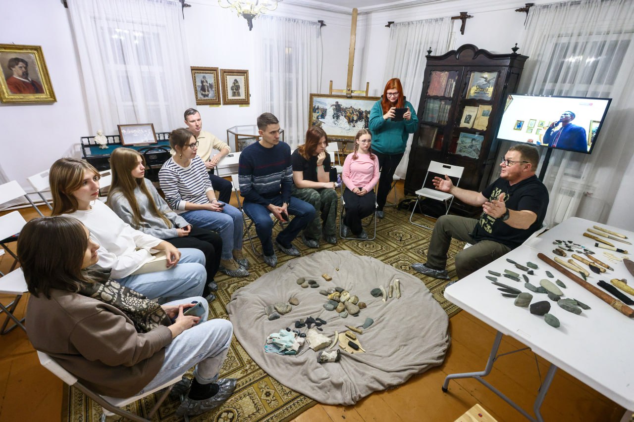 Каменный нож, топор и скребок – самое ценное имущество жителя палеолита