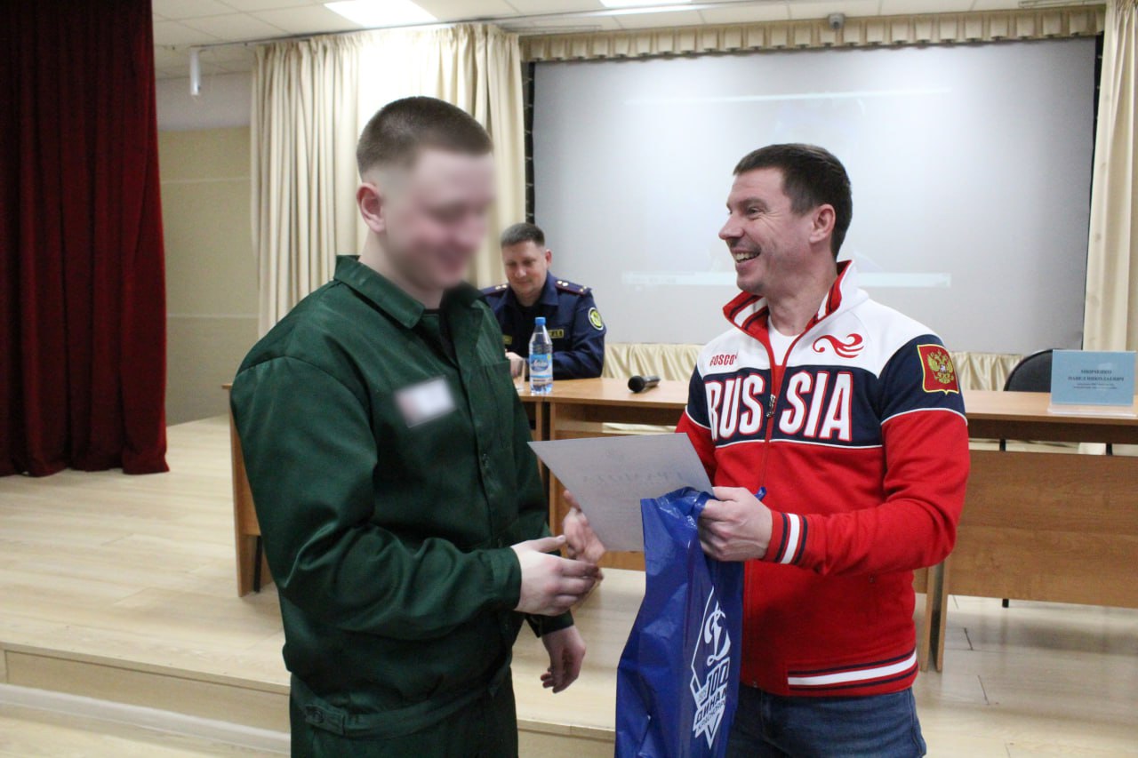 Канскую воспитательную колонию посетил знаменитый российский биатлонист, двукратный олимпийский чемпион Евгений Устюгов Канскую воспитательную колонию посетил знаменитый российский биатлонист, двукратный олимпийский чемпион Евгений Устюгов