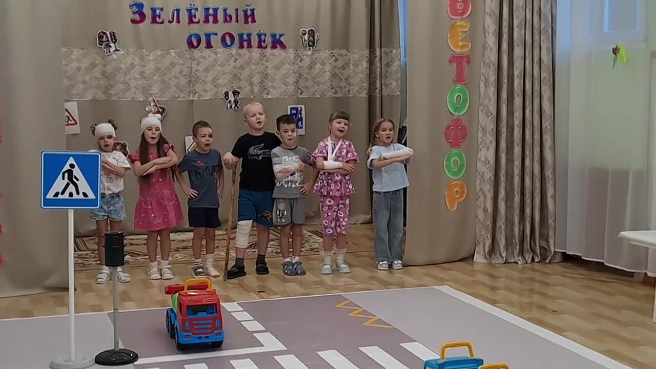 Привет от назаровских ребят всем участникам дорожного движения