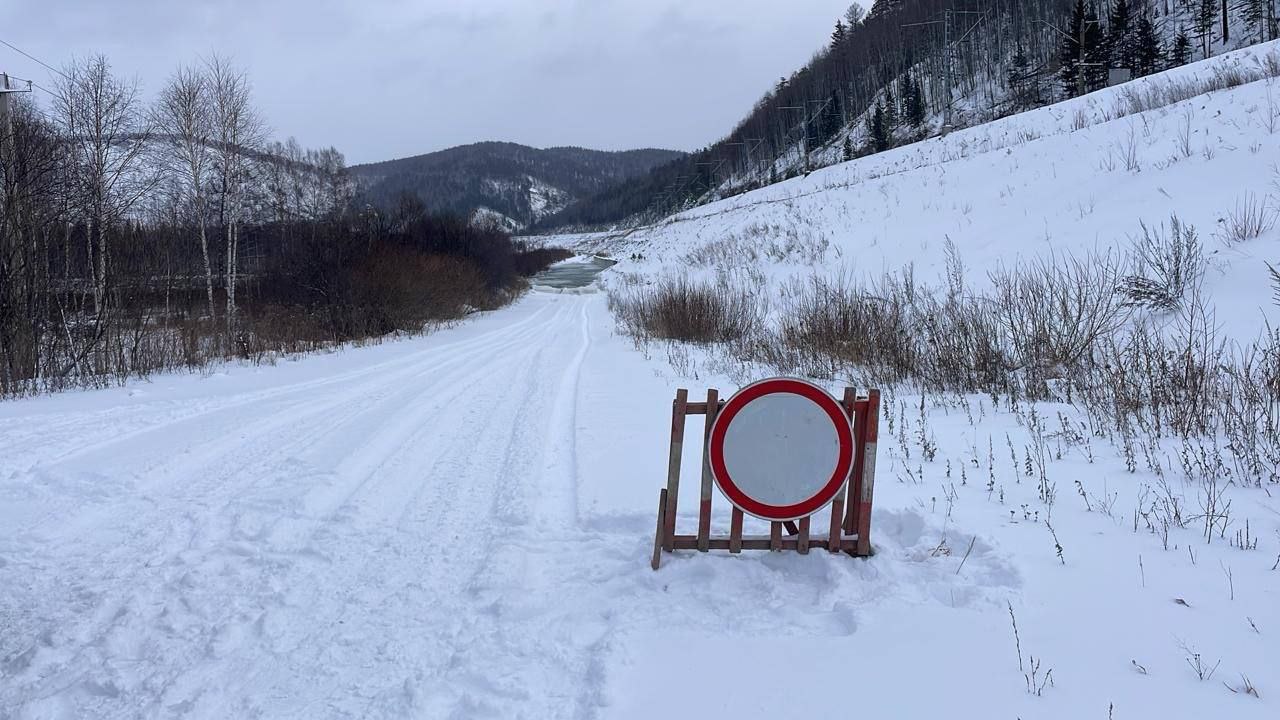 Вода подтопила дорогу Партизанское–Мина