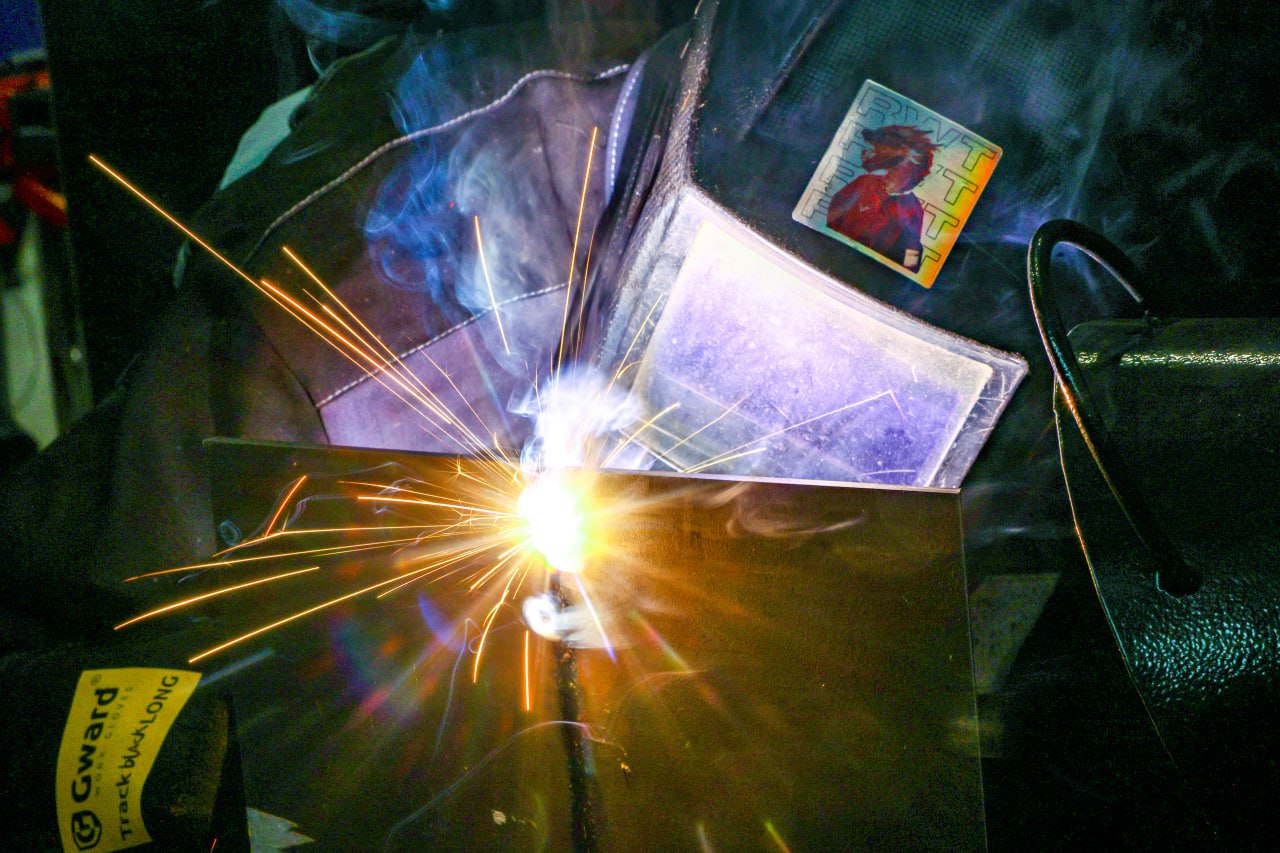 В МВДЦ «Сибирь» съехались десятки студентов и профессионалов, готовые доказать, что их ремесло — это не просто искры и брызги раскалённого металла, а высокое искусство, требующее ума, чутких рук и преданности делу В МВДЦ «Сибирь» съехались десятки студентов и профессионалов, готовые доказать, что их ремесло — это не просто искры и брызги раскалённого металла, а высокое искусство, требующее ума, чутких рук и преданности делу