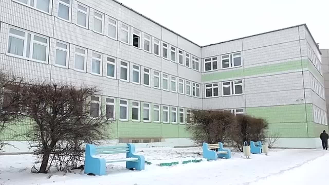 Во вторник, 25 ноября, главной темой дня было нападение красноярской учительницы на семиклассника, который отказался переобуться