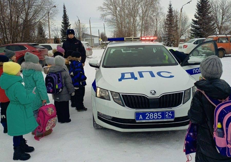 Сотрудники Госавтоинспекции МО МВД России «Балахтинский» и юные инспекторы движения (ЮИДовцы) в преддверии «Дня матери» провели трогательную акцию «Сердце маме» Сотрудники Госавтоинспекции МО МВД России «Балахтинский» и юные инспекторы движения (ЮИДовцы) в преддверии «Дня матери» провели трогательную акцию «Сердце маме»