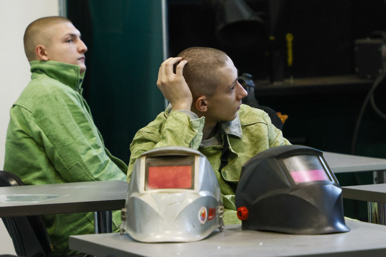 В МВДЦ «Сибирь» съехались десятки студентов и профессионалов, готовые доказать, что их ремесло — это не просто искры и брызги раскалённого металла, а высокое искусство, требующее ума, чутких рук и преданности делу В МВДЦ «Сибирь» съехались десятки студентов и профессионалов, готовые доказать, что их ремесло — это не просто искры и брызги раскалённого металла, а высокое искусство, требующее ума, чутких рук и преданности делу