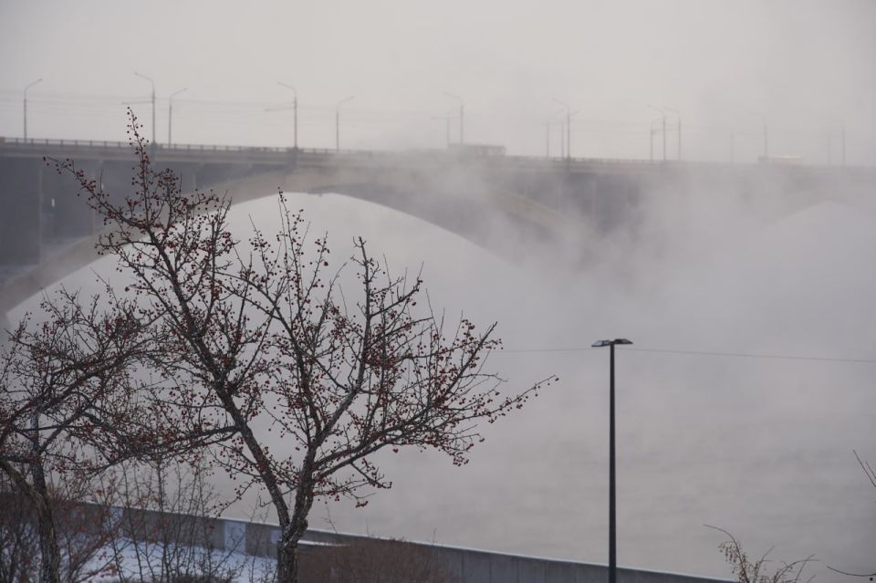 Солнечное гало и ледяное прощание: в последние дни ноября в Красноярском крае после плюсовой температуры «ударили» морозы за -30 Солнечное гало и ледяное прощание: в последние дни ноября в Красноярском крае после плюсовой температуры «ударили» морозы за -30