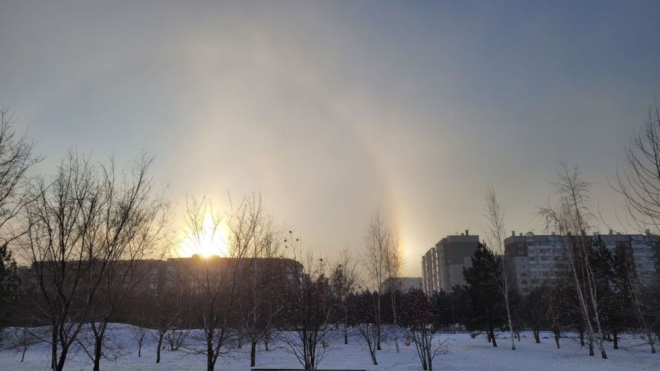 Солнечное гало и ледяное прощание: в последние дни ноября в Красноярском крае после плюсовой температуры «ударили» морозы за -30 Солнечное гало и ледяное прощание: в последние дни ноября в Красноярском крае после плюсовой температуры «ударили» морозы за -30