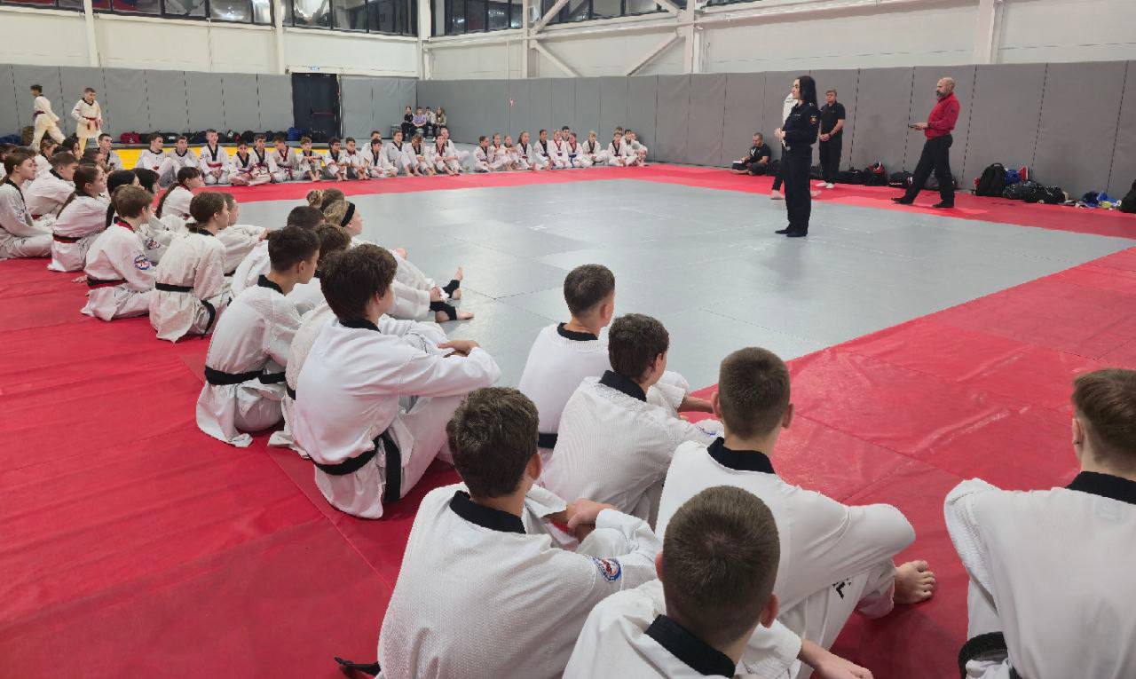 В Боготоле прошёл конкурс «Юнармейцы в юбках»! В Боготоле прошёл конкурс «Юнармейцы в юбках»!