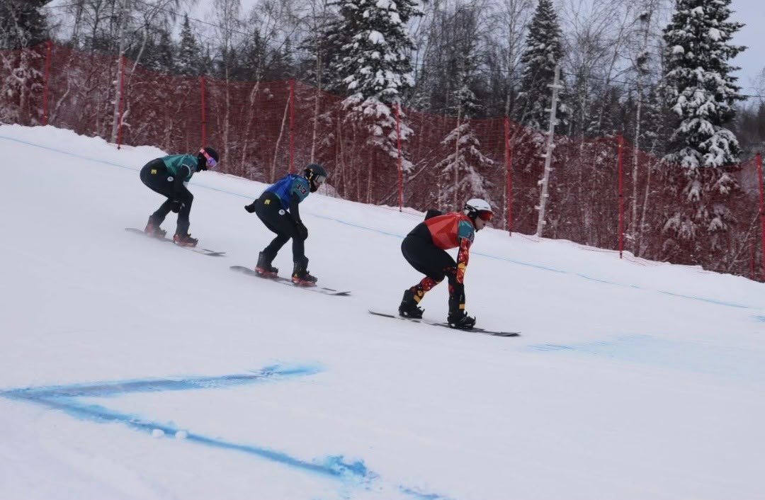 Красноярские спортсмены завоевали семь медалей этапа Кубка России по сноуборд-кроссу