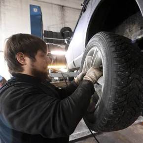 Новые законы с 1 декабря 2025 года: QR-код вместо паспорта и наказание за летние шины