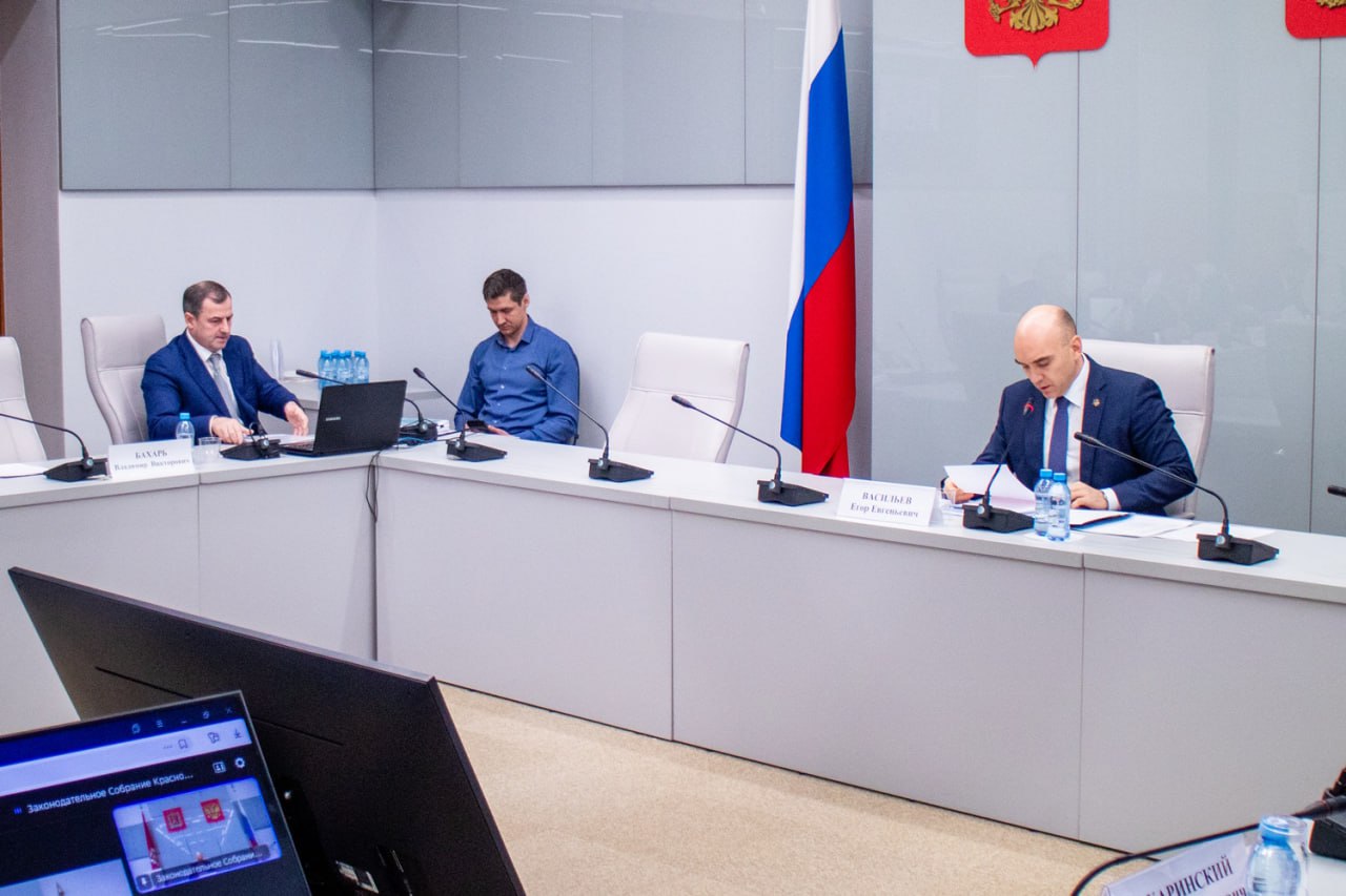 На дороги, инновации и цифровизацию школ выделены дополнительные средства На дороги, инновации и цифровизацию школ выделены дополнительные средства