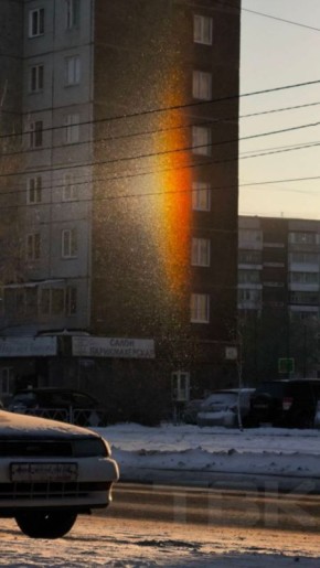 Как будто радуга зимой. Потрясающий эффект на солнце