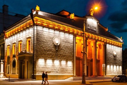 Первый театр за Уралом появился именно в Красноярске