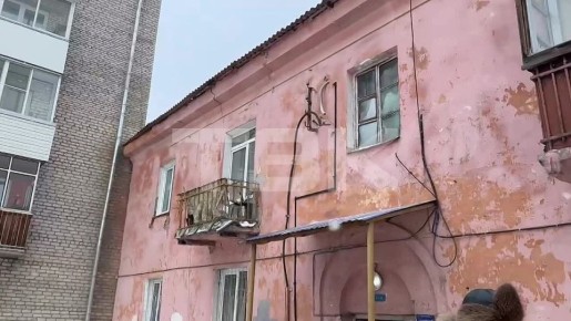 Обстановка в доме на Спартаковцев, где обрушился потолок