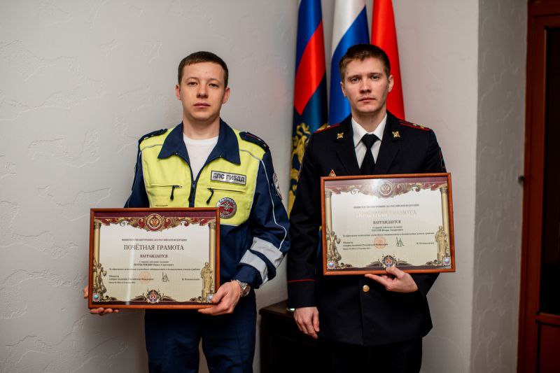 Начальник ГУ МВД России по Красноярскому краю Александр Соловьёв вручил ведомственные награды наиболее отличившимся сотрудникам органов внутренних дел