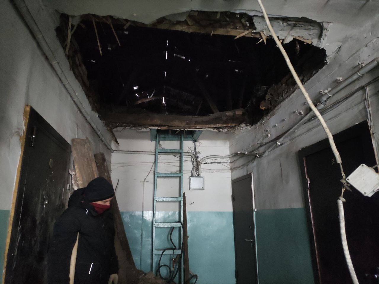 Прокуратура организовала проверку в связи с обрушением чердачного перекрытия в многоквартирном доме в Красноярске Прокуратура организовала проверку в связи с обрушением чердачного перекрытия в многоквартирном доме в Красноярске