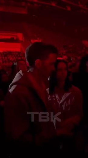 Красноярец сделал предложение девушке на концерте группы «Три дня дождя»