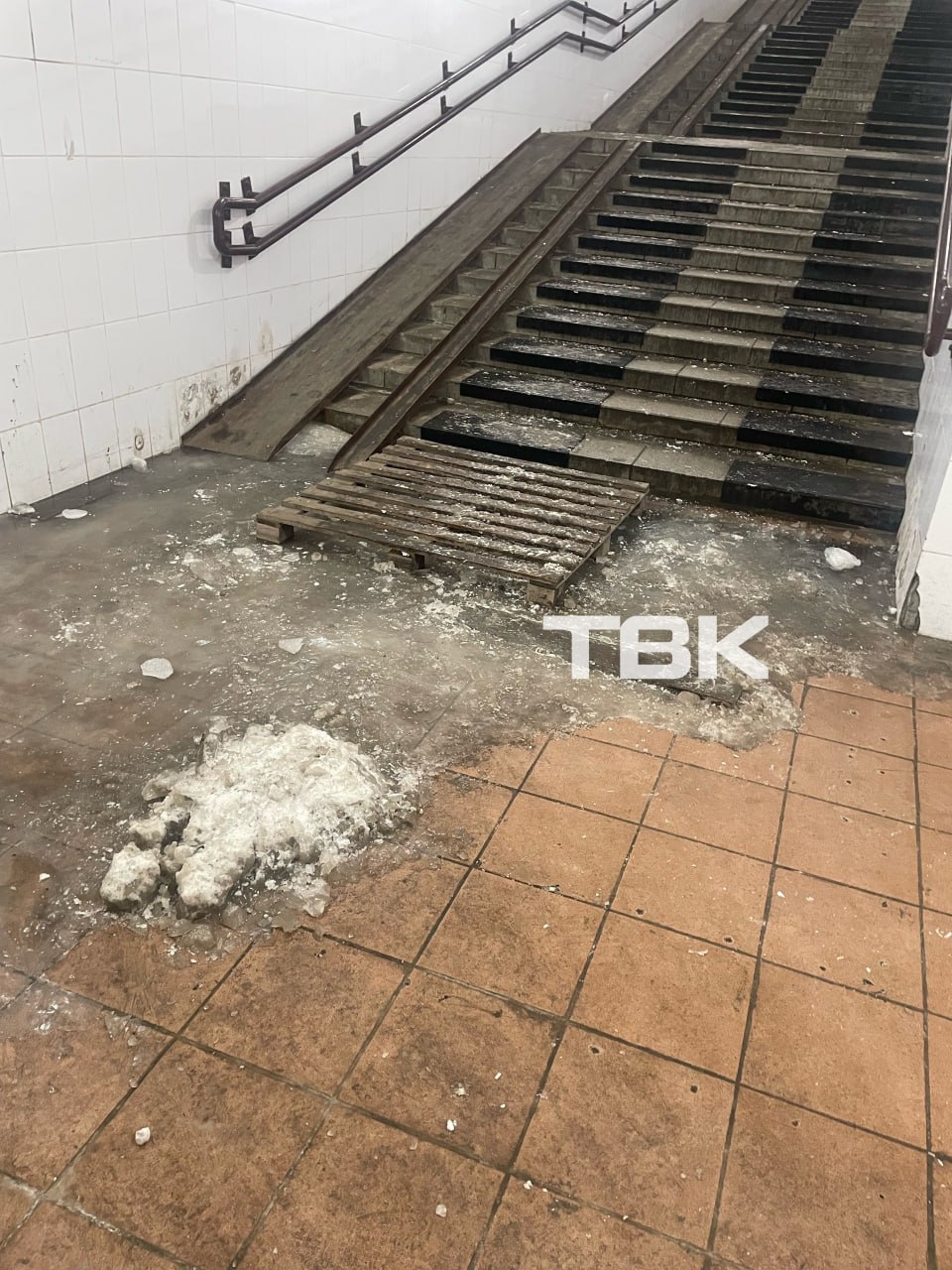 «Каток» в подземном переходе на Киренского «Каток» в подземном переходе на Киренского