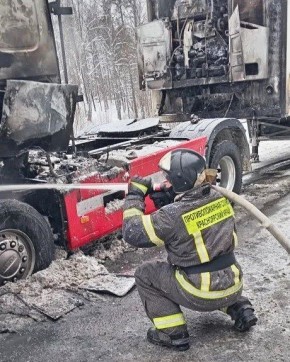 На трассе «Сибирь» в Красноярском крае загорелся большегруз
