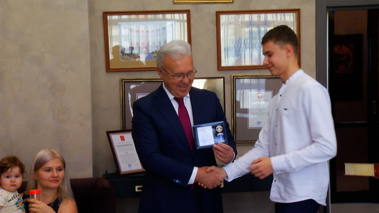 Подросток уберег пенсионерку от мошенников