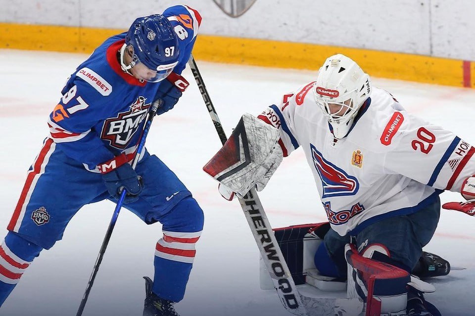 Красноярский «Сокол» переиграл «СКА-ВМФ» в серии буллитов