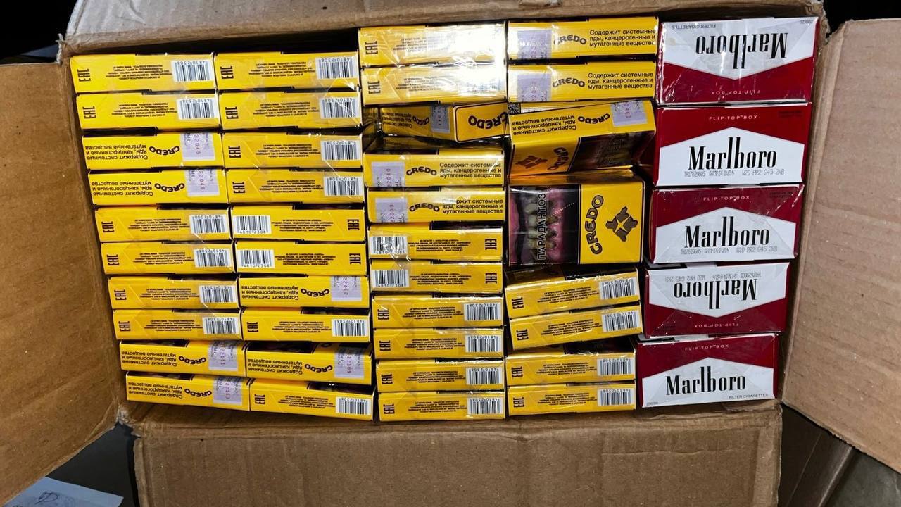 22 тысячи пачек нелегальных сигарет изъяли правоохранители из магазина в Ачинске