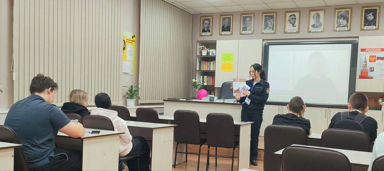 Полицейские и общественники Ачинска обсудили с молодёжью важные темы! Полицейские и общественники Ачинска обсудили с молодёжью важные темы!