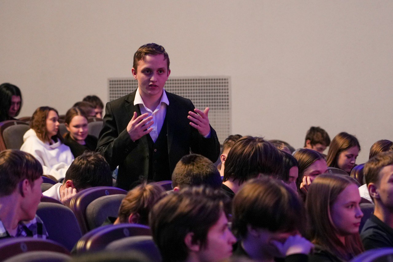 В Красноярске сегодня состоялся показ советского художественного фильма «Горячий снег» (1972) В Красноярске сегодня состоялся показ советского художественного фильма «Горячий снег» (1972)