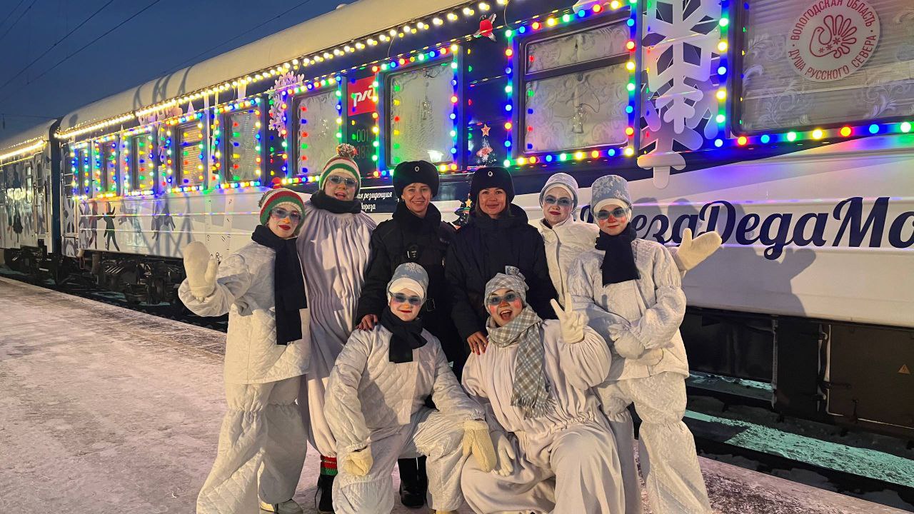 Поезд Деда Мороза сегодня побывал на станциях Залари и Нижнеудинск Поезд Деда Мороза сегодня побывал на станциях Залари и Нижнеудинск