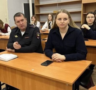 В Минусинске в классе правоохранительной направленности прошел насыщенный и увлекательный урок-дебаты!