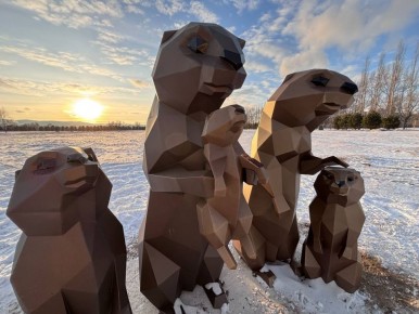 Сусликов много не бывает!. Смотрите, как гармонично вписываются в пейзажи Татышев-парка скульптурные зверьки