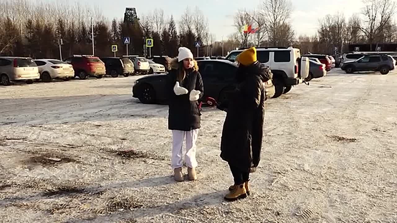 ПРОТИВ КОГО ШЛАГБАУМЫ?. В Татышев-парке Красноярска установили шлагбаумы на парковке