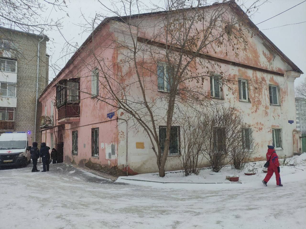 После обрушения потолка на Спартаковцев в Красноярске, председатель Следственного комитета России Александр Бастрыкин затребовал доклад о ходе и результатах расследования уголовного дела После обрушения потолка на Спартаковцев в Красноярске, председатель Следственного комитета России Александр Бастрыкин затребовал доклад о ходе и результатах расследования уголовного дела