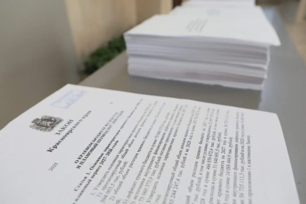 Краевой бюджет на 2026 год и плановый период 2027–2028 годов единогласно принят на сессии Заксобрания во втором чтении