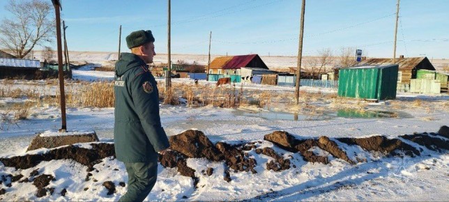 На западе Красноярского края в поселке Интикуль поднялся уровень грунтовых вод