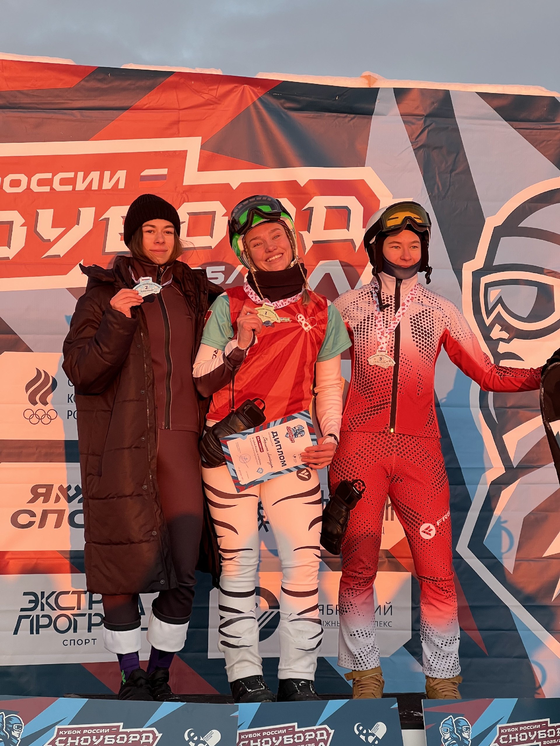 У красноярских спортсменов четыре медали этапа Кубка России в сноуборд-кроссе У красноярских спортсменов четыре медали этапа Кубка России в сноуборд-кроссе
