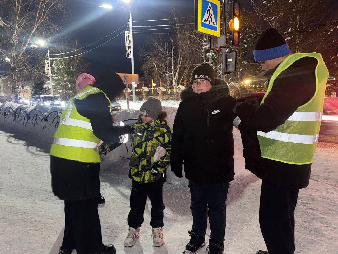 В центре Енисейска прошла акция «Не будь невидимкой» по применению световозвращающих элементов В центре Енисейска прошла акция «Не будь невидимкой» по применению световозвращающих элементов