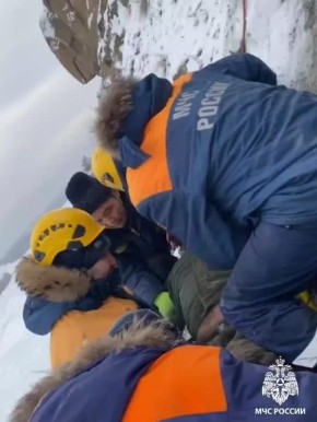 В Туве спасли сорвавшихся с горы мужчину и женщину
